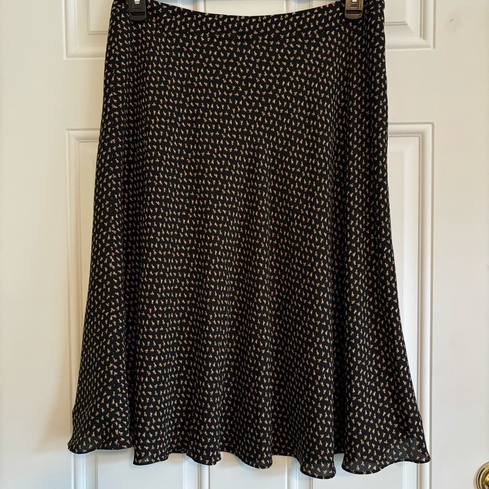 ❤️2/$15 or 3/$21❤️ Jones New York Silk Small Floral Flare Skirt, Size 14 Petite